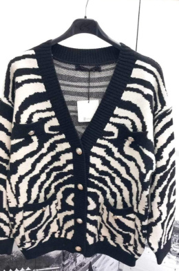 Sweter zebra krótki zapinany