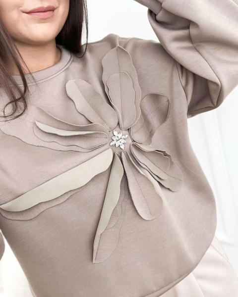Bluza „Masełko" w kolorze fango z kwiatem 1421