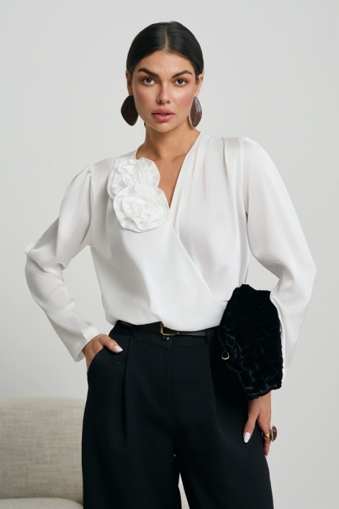 Elegancka kopertowa bluzka z kwiatami – White Rose 1596