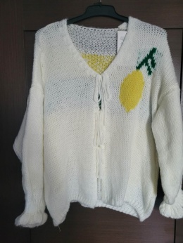 Sweter śmietankowy „Limon Cello” – cytrynki 1603