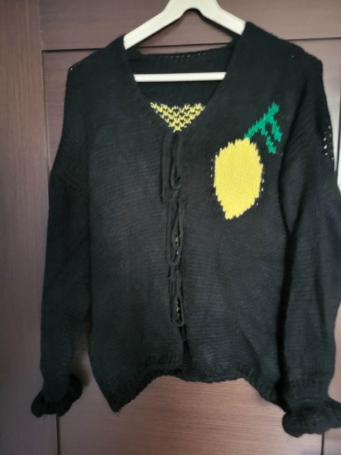 Sweter czarny „Limon Cello” – cytrynki 1602